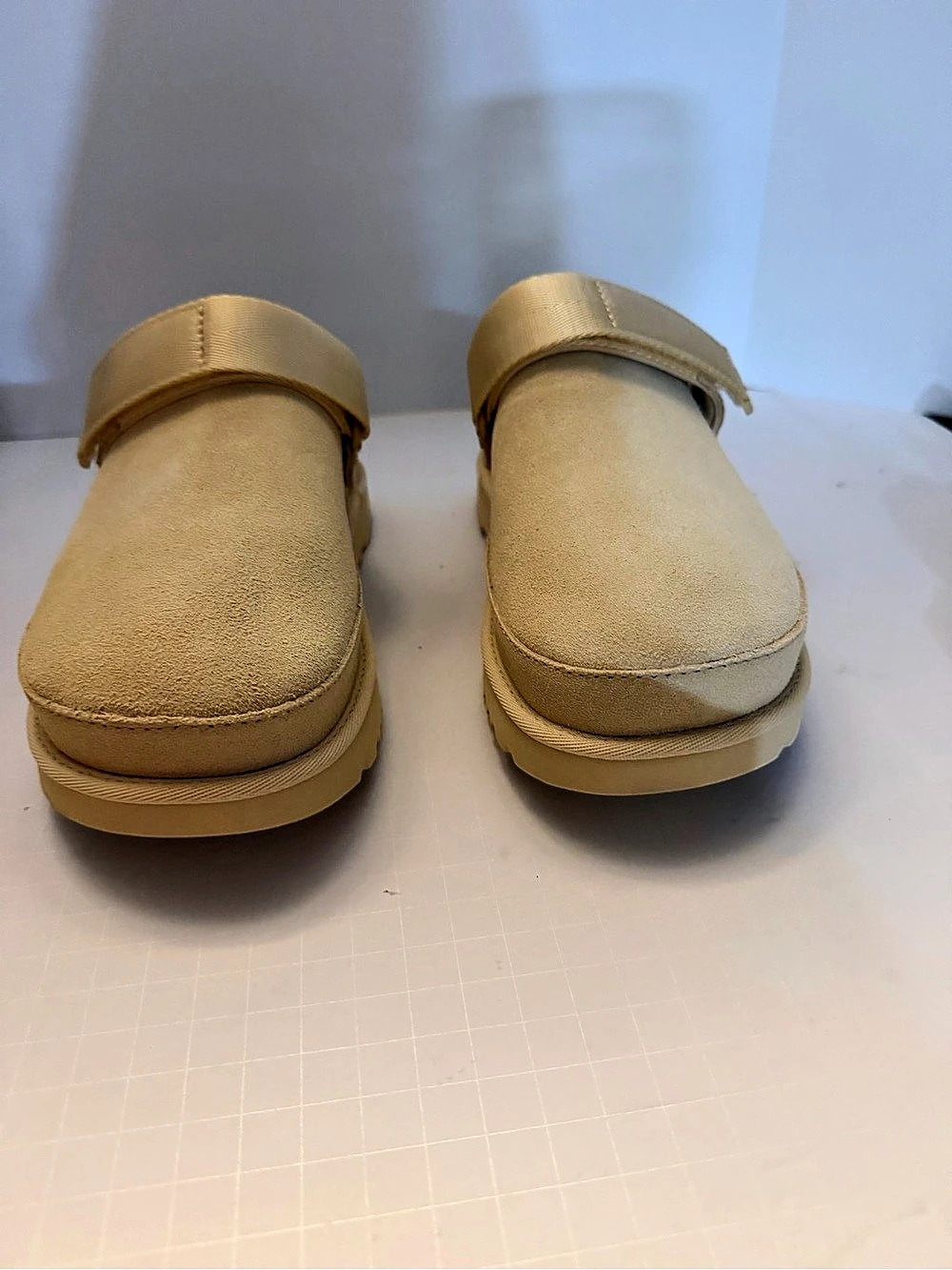 UGG Goldenstar Clog Yellow Platform Slip-On Shoes Size 8 Women.